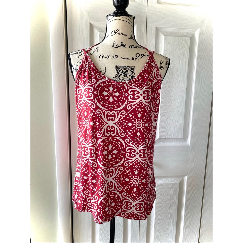 TOBI Sleeveless Low Back Red and White Top